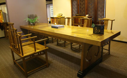 金絲楠木如意紋大畫(huà)案家具
